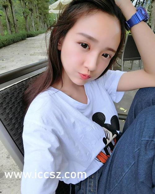 吃瓜女网红是男的,吃瓜女网红竟是男性身份，真相令人惊讶  第2张